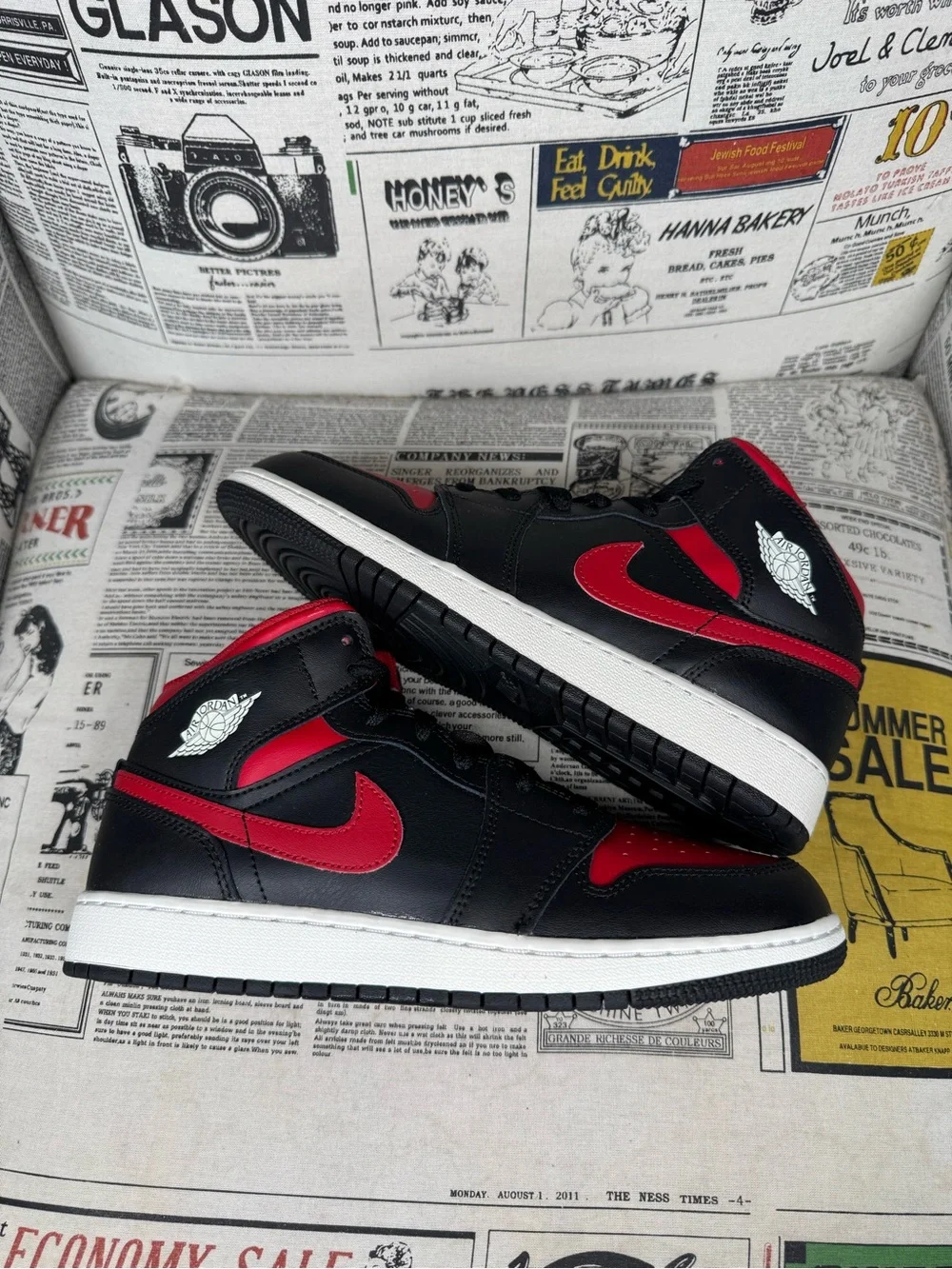 Nike Air Jordan 1 Mid Black Varsity Red GS DQ8423-067 7Y Women Size 8.5 No Box